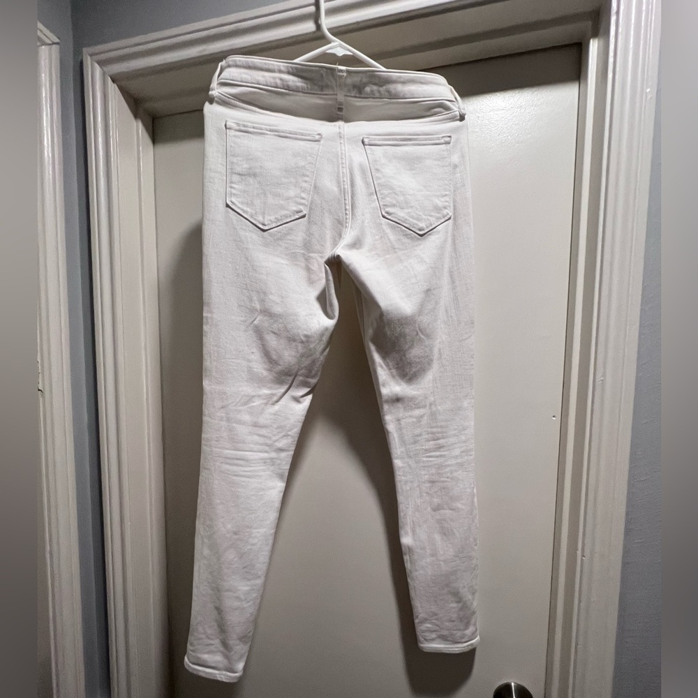 White Abercrombie skinny jeans - gently worn. Great condition!